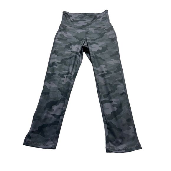 Danskin Women's Grey Camo Print High Rise Capri Legging Size S/P NWT - Picture 1 of 6